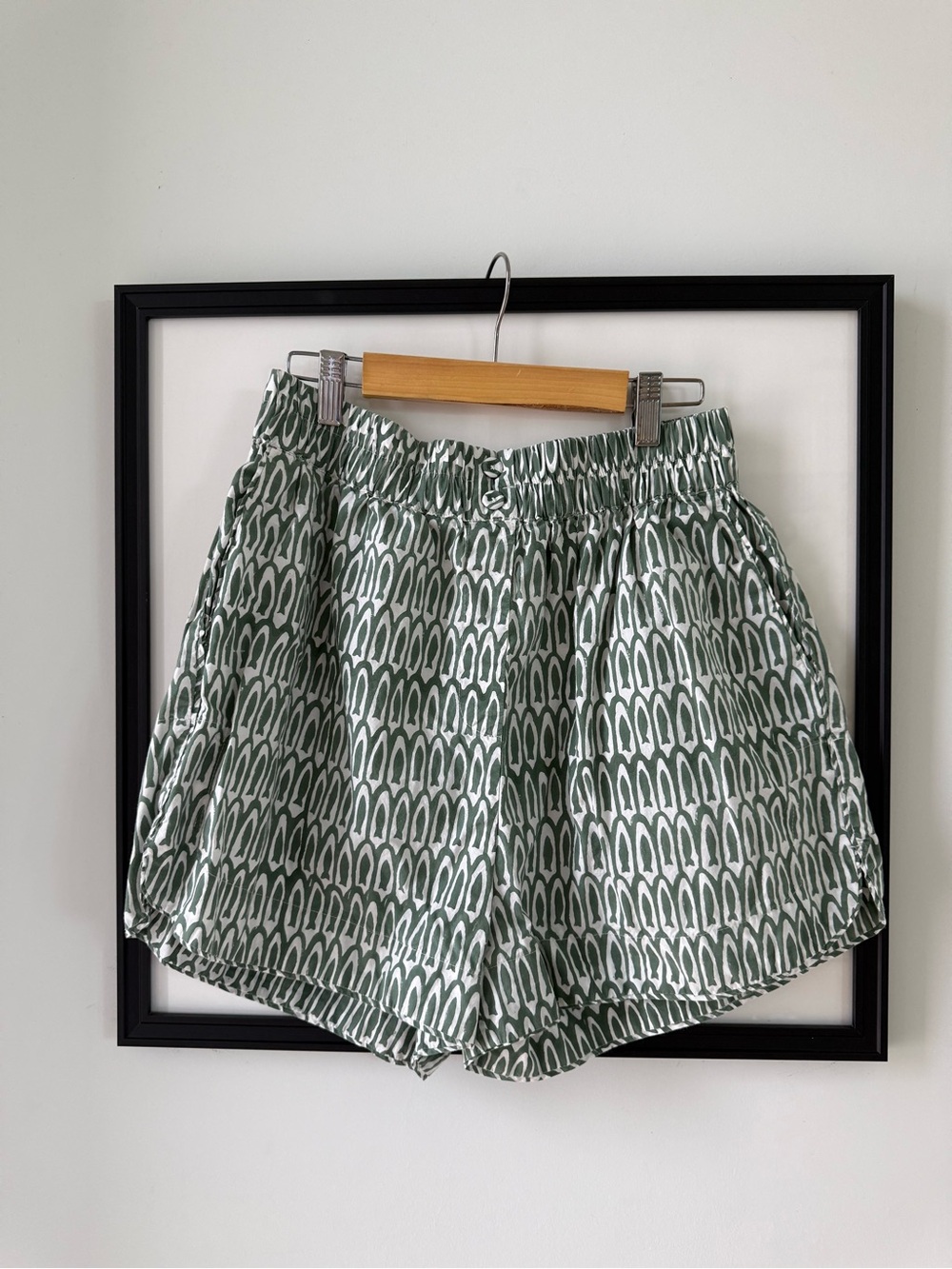 Mirth track high waisted shorts minnow kelp / size M